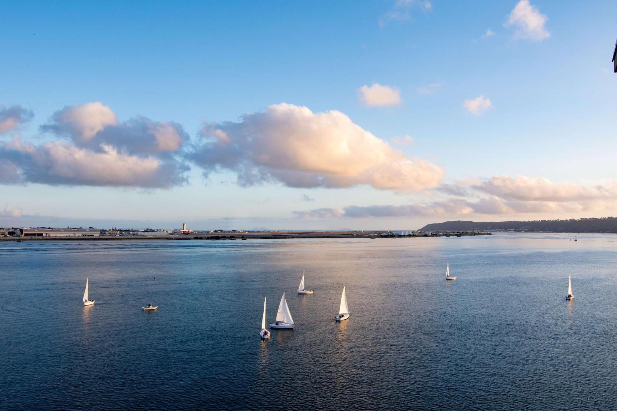 Hilton San Diego Airport/Harbor Island Exterior foto